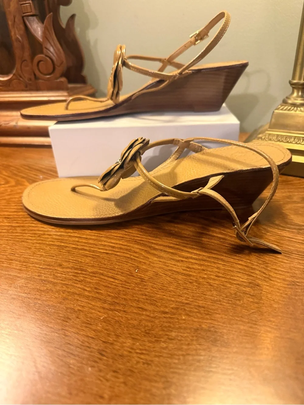Tory Burch Shelby Flower Thong Wedge Sandals tan Leather gold Size 10.5 MSRP 328